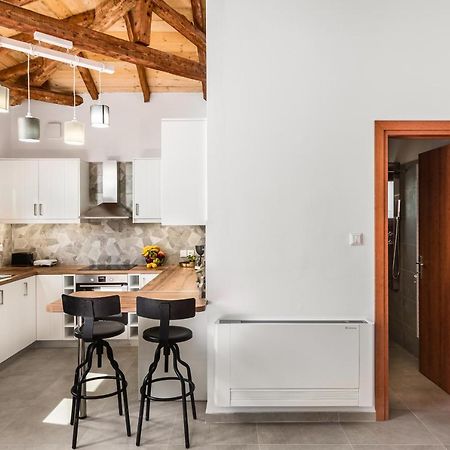 Eloise Apartments Agios Matthaios  ภายนอก รูปภาพ
