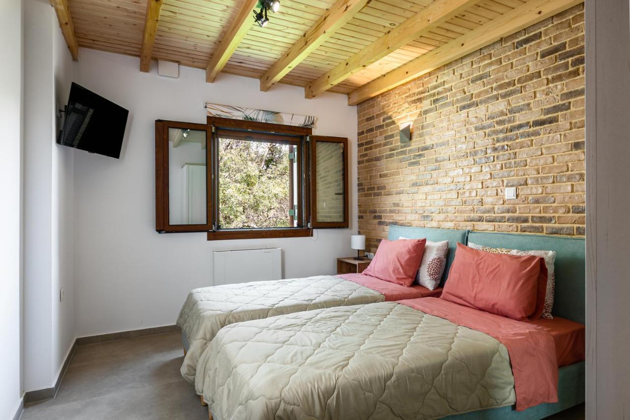 Eloise Apartments Agios Matthaios  ภายนอก รูปภาพ
