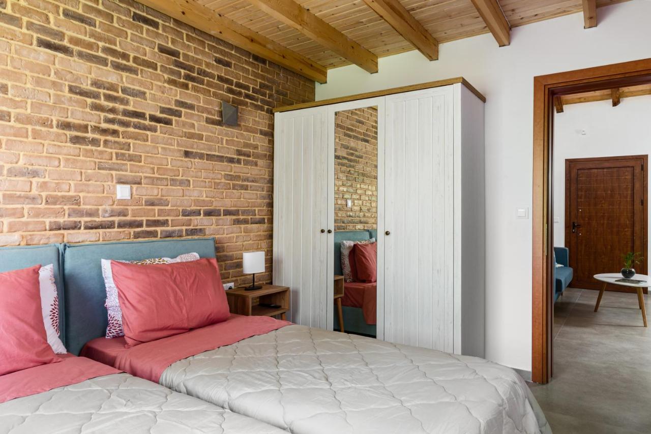 Eloise Apartments Agios Matthaios  ภายนอก รูปภาพ