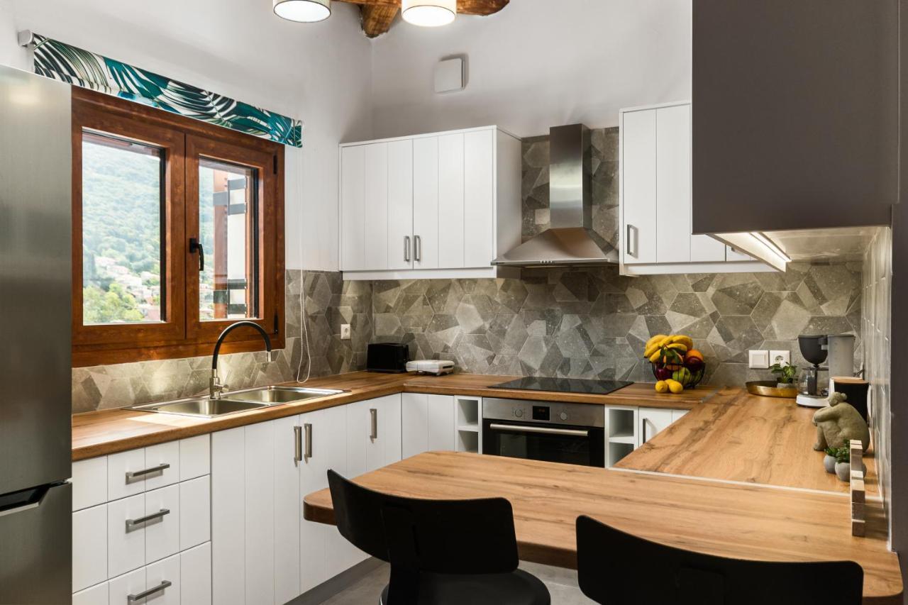 Eloise Apartments Agios Matthaios  ภายนอก รูปภาพ