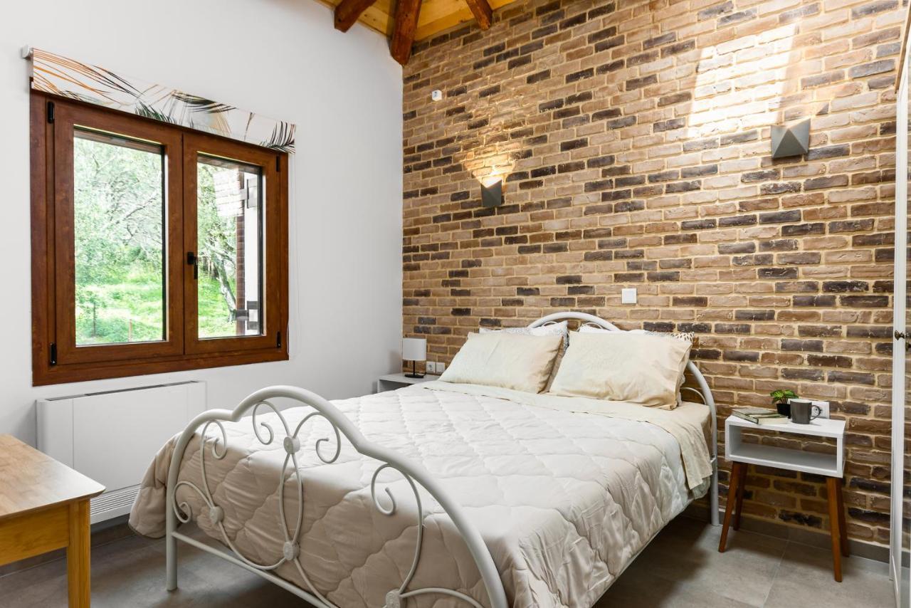 Eloise Apartments Agios Matthaios  ภายนอก รูปภาพ
