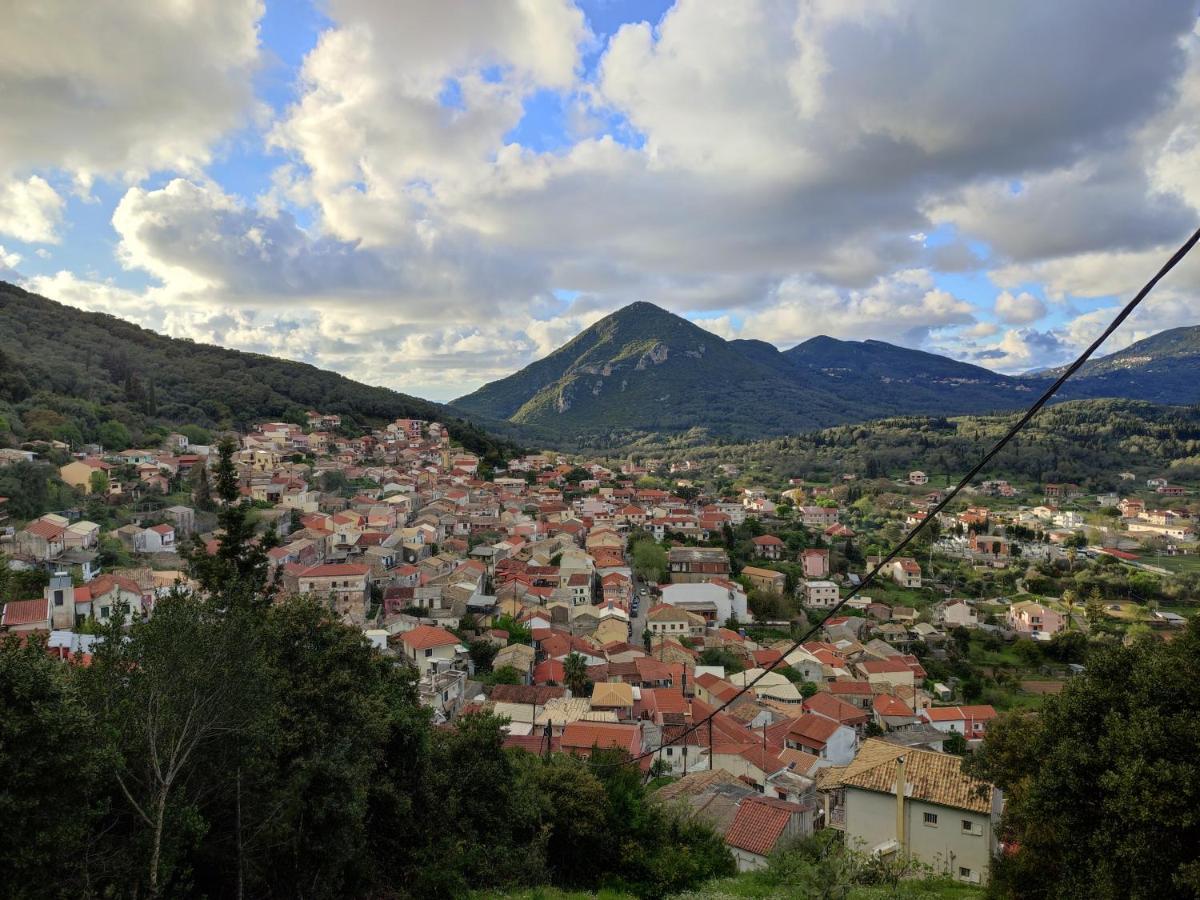Eloise Apartments Agios Matthaios  ภายนอก รูปภาพ