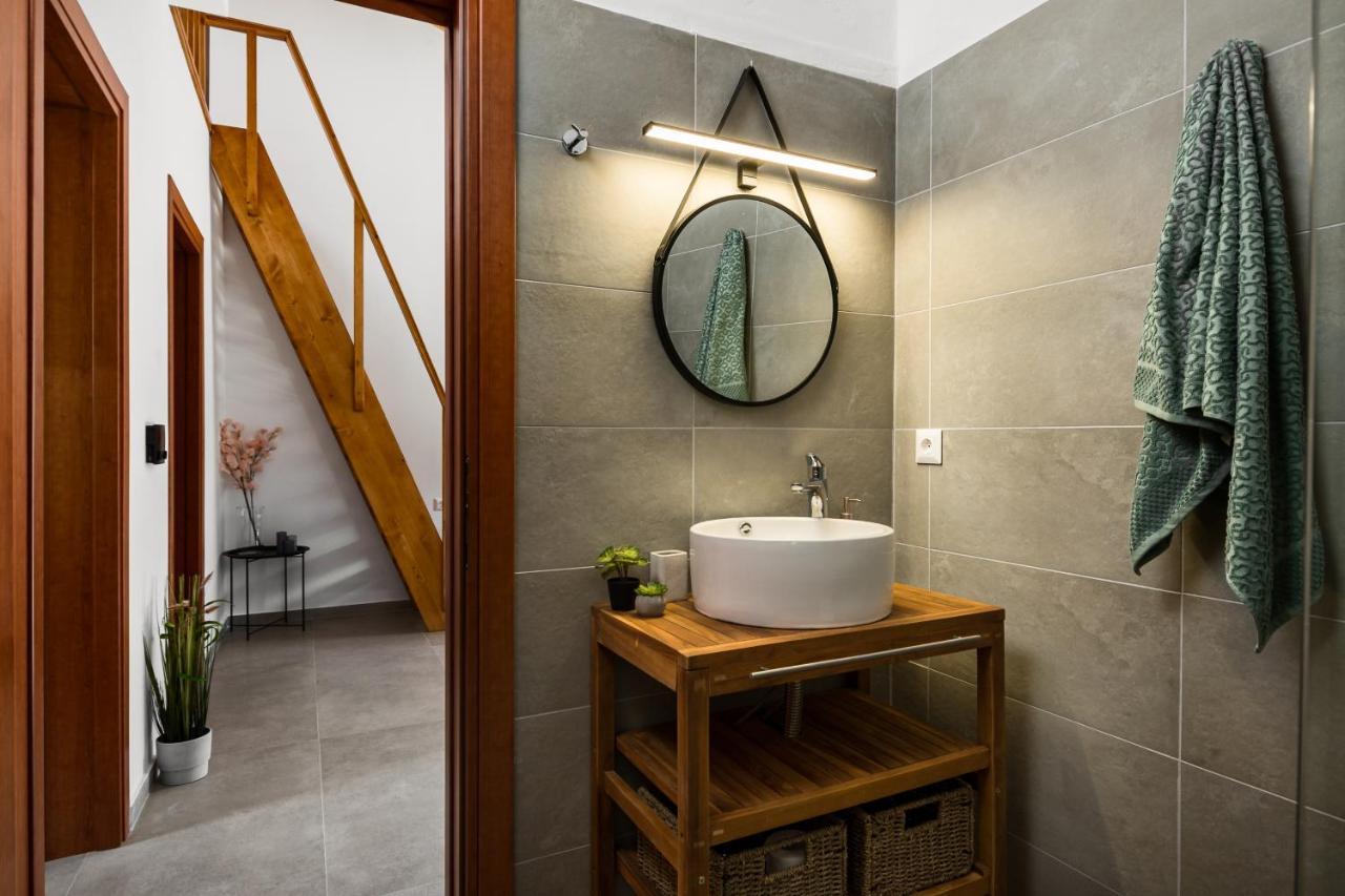 Eloise Apartments Agios Matthaios  ภายนอก รูปภาพ
