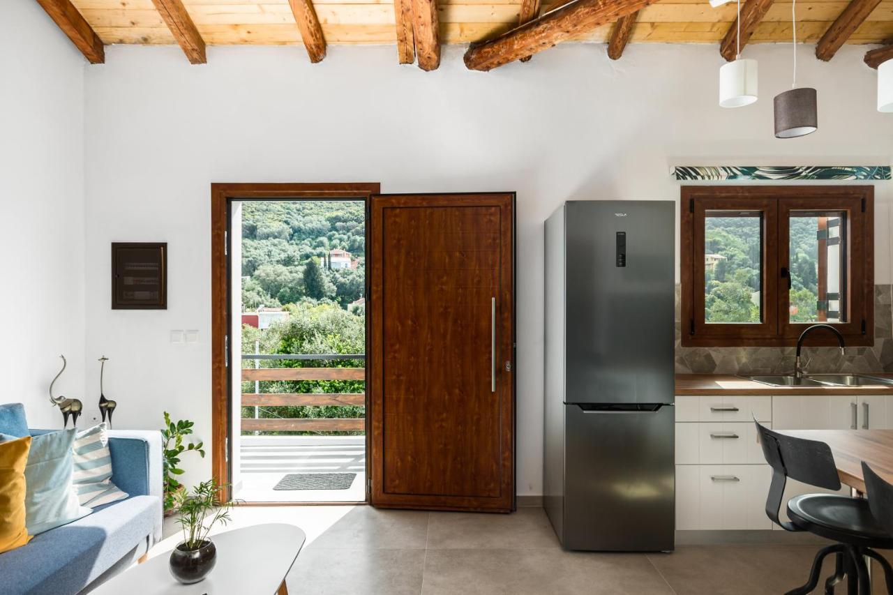 Eloise Apartments Agios Matthaios  ภายนอก รูปภาพ